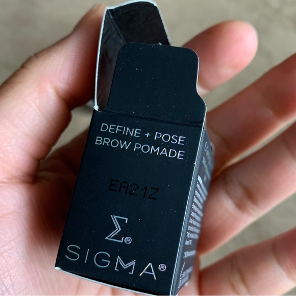 NIB SIGMA BEAUTY DEFINE + POSE BROW POMADE DARK BROWN - Picture 10 of 13